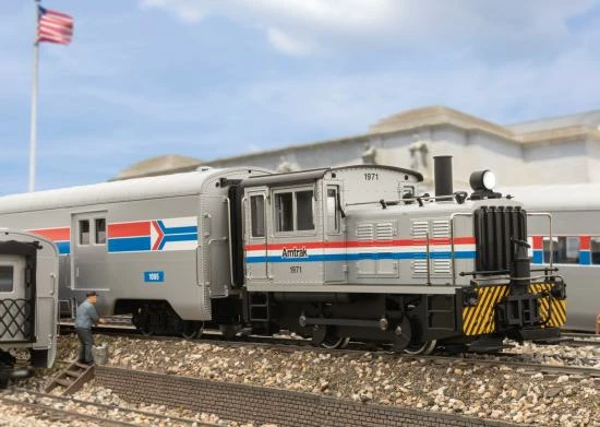 LGB Amtrak Diesel Loco Phase II - Image 2
